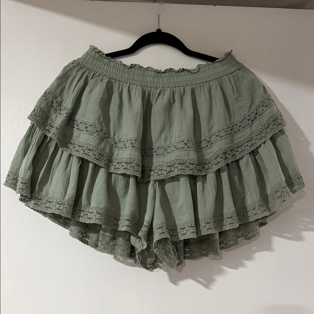 AMERICAN Eagle Olive Green Tiered Lace Women's Shorts Size L/G